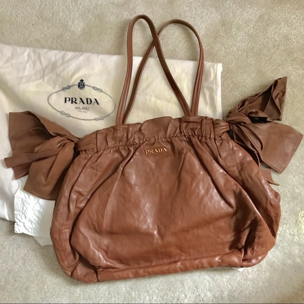 💯 Prada Soft Calf Leather Shoulder Bag